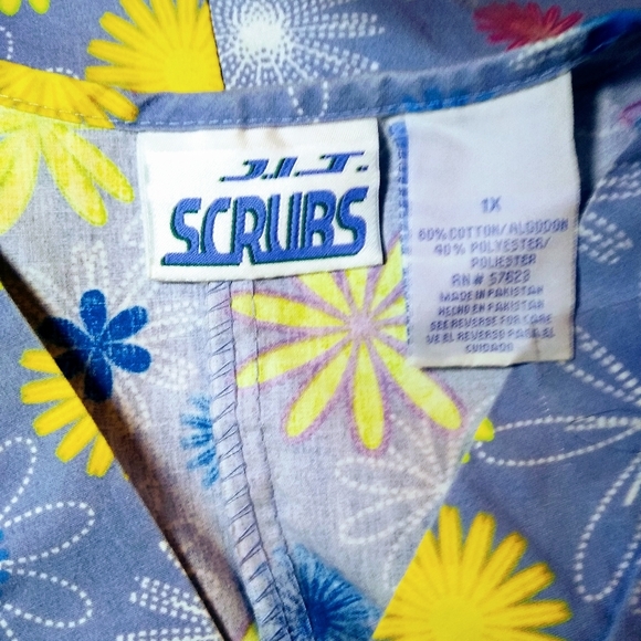 Lilac Scrub Top Flower Print, cotton/polyester 1X - Picture 2 of 2